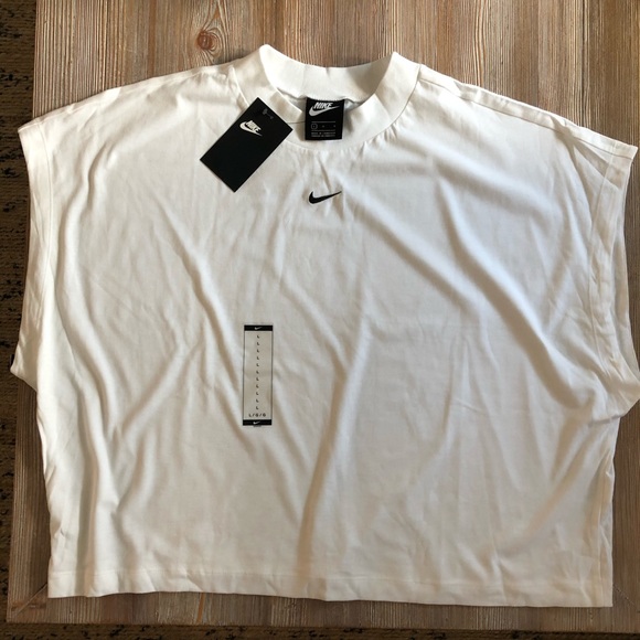 Nike short boxy tee - Picture 1 of 3
